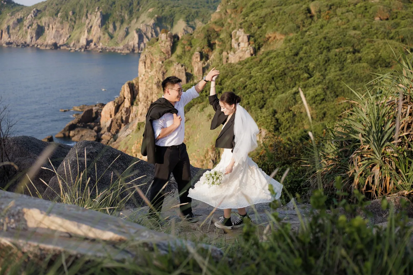 What to Wear to a Santa Cruz Coastal Wedding